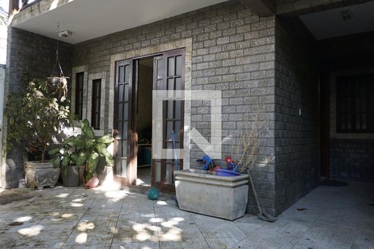 Primeiro Andar - Entrada de casa à venda com 5 quartos, 270m² em Anil, Rio de Janeiro