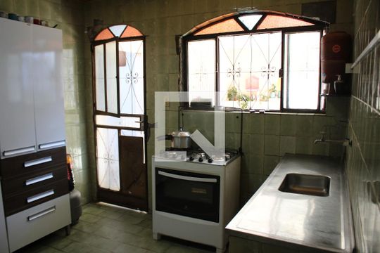 Cozinha de casa à venda com 3 quartos, 200m² em Santa Helena, Contagem