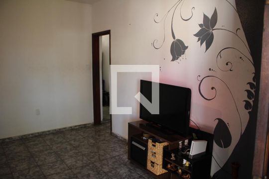 Sala de casa à venda com 3 quartos, 200m² em Santa Helena, Contagem