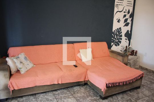 Sala de casa à venda com 3 quartos, 200m² em Santa Helena, Contagem