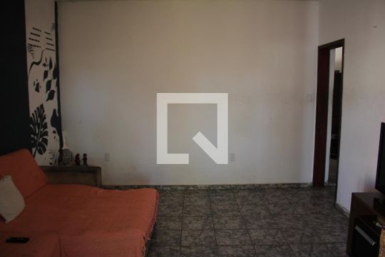 Sala de casa à venda com 3 quartos, 200m² em Santa Helena, Contagem
