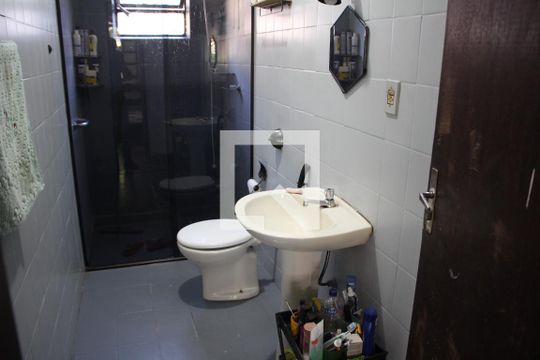 Banheiro Quarto 3 de casa à venda com 3 quartos, 200m² em Santa Helena, Contagem