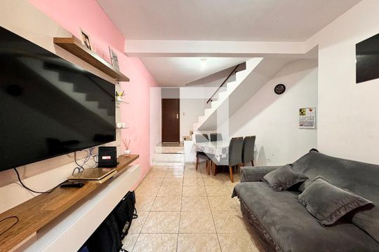 Sala de casa para alugar com 2 quartos, 80m² em Parque Gerassi, Santo André
