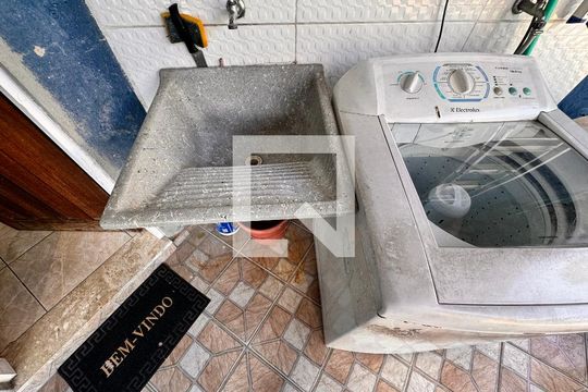 Lavanderia de casa para alugar com 2 quartos, 80m² em Parque Gerassi, Santo André
