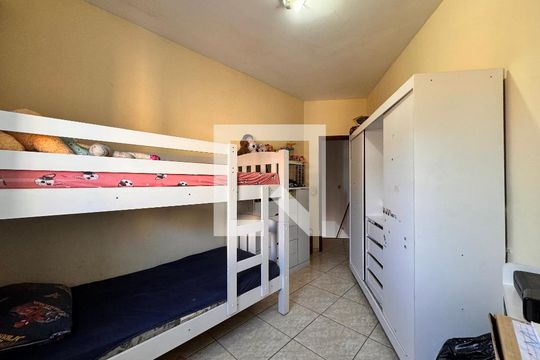 Quarto 1 de casa para alugar com 2 quartos, 80m² em Parque Gerassi, Santo André