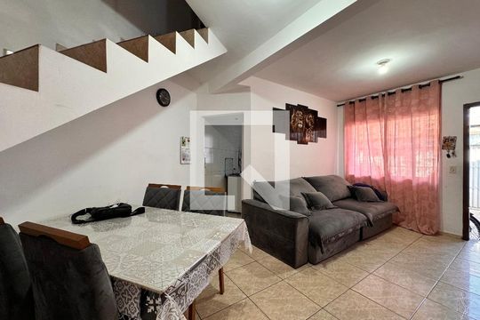 Sala de casa para alugar com 2 quartos, 80m² em Parque Gerassi, Santo André