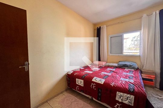 Quarto 2 de casa para alugar com 2 quartos, 80m² em Parque Gerassi, Santo André