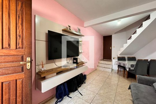Sala de casa para alugar com 2 quartos, 80m² em Parque Gerassi, Santo André