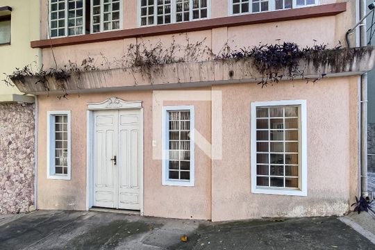 Fachada de casa à venda com 10 quartos, 200m² em Vila Mariana, São Paulo