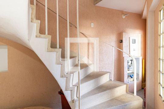 Escada para o Segundo Piso de casa à venda com 10 quartos, 200m² em Vila Mariana, São Paulo