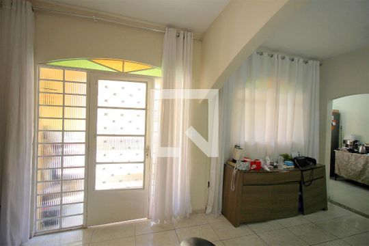 Sala de casa à venda com 6 quartos, 240m² em Renascença, Belo Horizonte