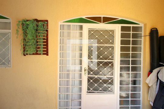 Varanda coberta de casa à venda com 6 quartos, 240m² em Renascença, Belo Horizonte