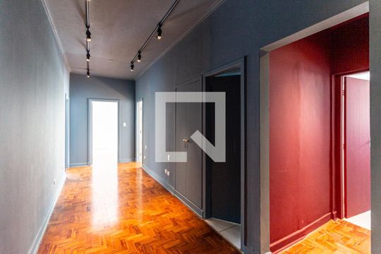 Corredor de apartamento à venda com 3 quartos, 204m² em Higienópolis, São Paulo