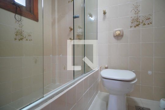 Banheiro - Suíte de apartamento à venda com 3 quartos, 115m² em Passo D’areia, Porto Alegre