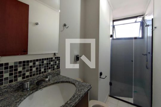Banheiro Social de apartamento à venda com 3 quartos, 98m² em Cambuí, Campinas