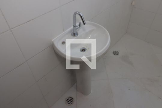 Banheiro de kitnet/studio para alugar com 0 quarto, 32m² em Tatuapé, São Paulo