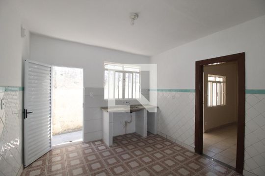 Cozinha de casa para alugar com 2 quartos, 185m² em Vila Buenos Aires, São Paulo