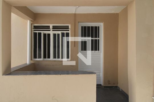 Fachada interna de casa para alugar com 2 quartos, 185m² em Vila Buenos Aires, São Paulo