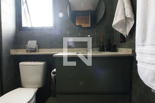 Banheiro de casa para alugar com 1 quarto, 25m² em Vila Olímpia, São Paulo