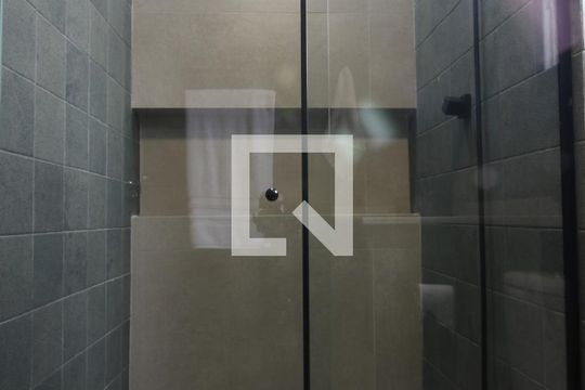 Banheiro de casa para alugar com 1 quarto, 25m² em Vila Olímpia, São Paulo