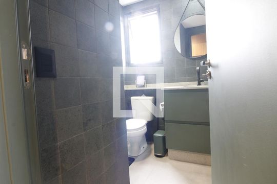 Banheiro de casa para alugar com 1 quarto, 25m² em Vila Olímpia, São Paulo