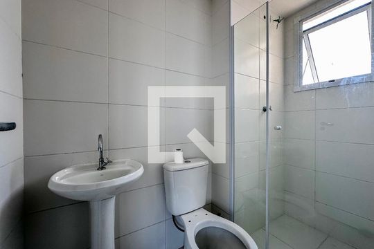 Banheiro de apartamento para alugar com 2 quartos, 42m² em Jardim Germânia, São Paulo