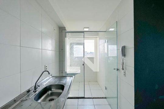 Cozinha de apartamento para alugar com 2 quartos, 42m² em Jardim Germânia, São Paulo