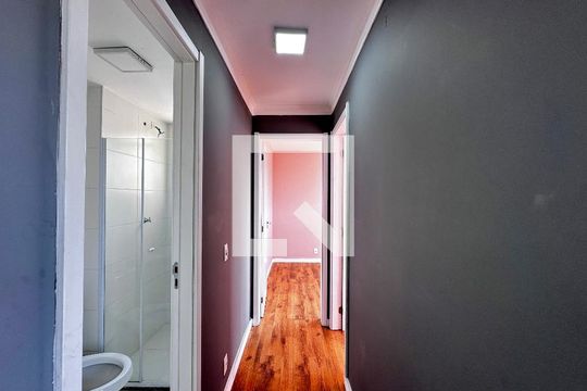 Corredor Quartos de apartamento para alugar com 2 quartos, 42m² em Jardim Germânia, São Paulo