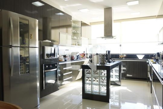 Cozinha de casa de condomínio à venda com 6 quartos, 563m² em Anil, Rio de Janeiro