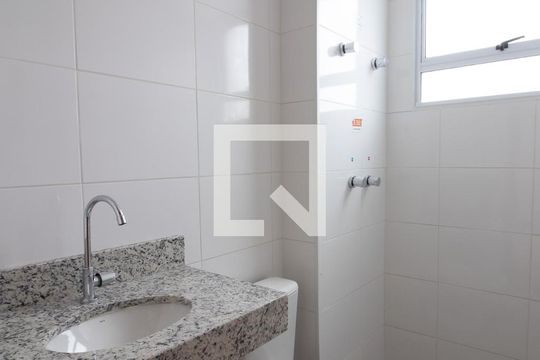 Banheiro de apartamento para alugar com 2 quartos, 44m² em Costa E Silva, Porto Alegre