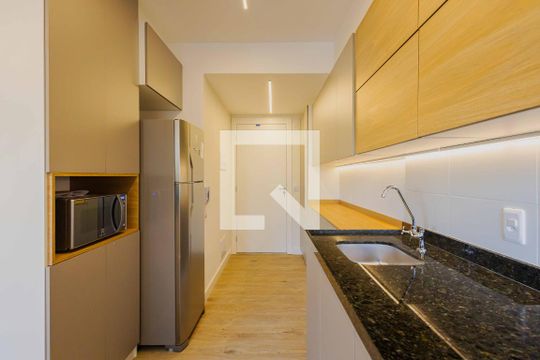 Cozinha de kitnet/studio para alugar com 1 quarto, 27m² em Pinheiros, São Paulo