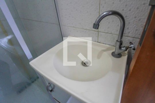 Quarto 1 - Banheiro  de casa para alugar com 1 quarto, 34m² em Vila Primavera, São Paulo