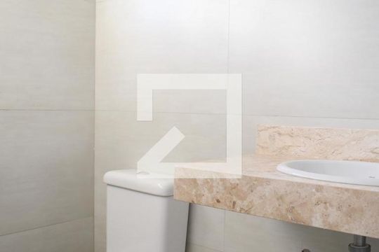 Banheiro 3 de casa para alugar com 3 quartos, 152m² em Xaxim, Curitiba