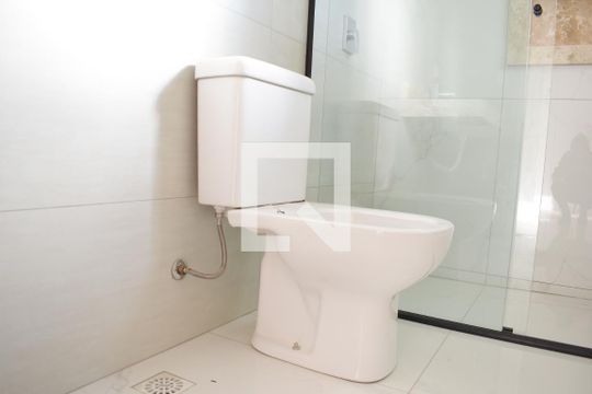 Banheiro da Suíte de casa para alugar com 3 quartos, 152m² em Xaxim, Curitiba