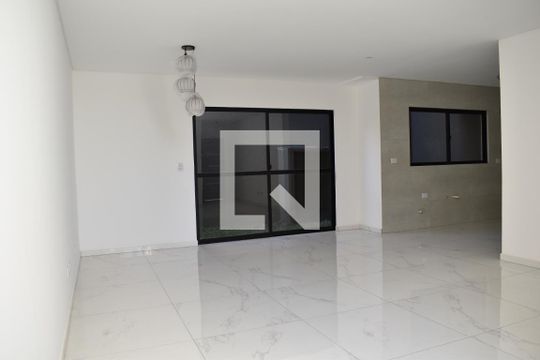Sala de casa para alugar com 3 quartos, 152m² em Xaxim, Curitiba