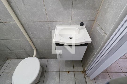 Banheiro de casa para alugar com 1 quarto, 30m² em Piedade, Rio de Janeiro