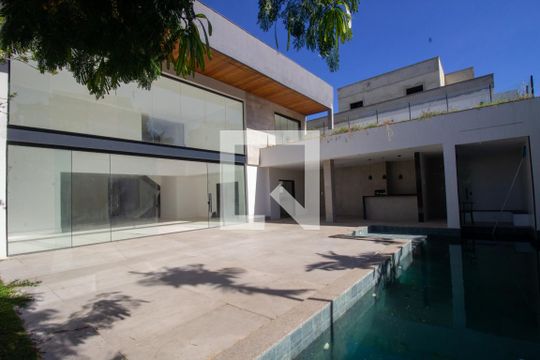 Quintal de casa à venda com 6 quartos, 860m² em Barra da Tijuca, Rio de Janeiro