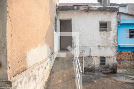 Quintal  de casa à venda com 2 quartos, 94m² em Taboão, Diadema