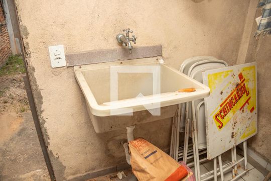 Área de serviço  de casa à venda com 2 quartos, 94m² em Taboão, Diadema