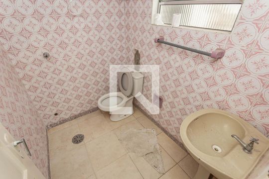 Banheiro de casa para alugar com 2 quartos, 72m² em Vila Brasilina, São Paulo
