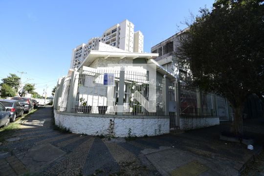 Fachada de casa à venda com 5 quartos, 250m² em Botafogo, Campinas