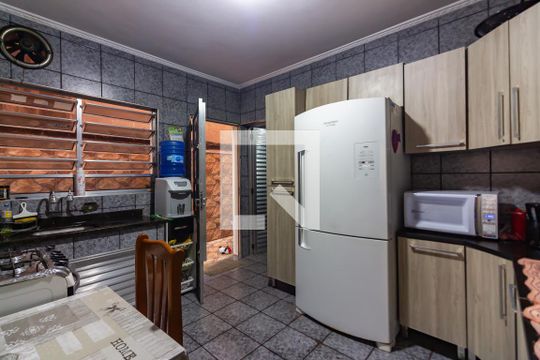 Cozinha  de casa à venda com 3 quartos, 125m² em Jardim Roberto, Osasco