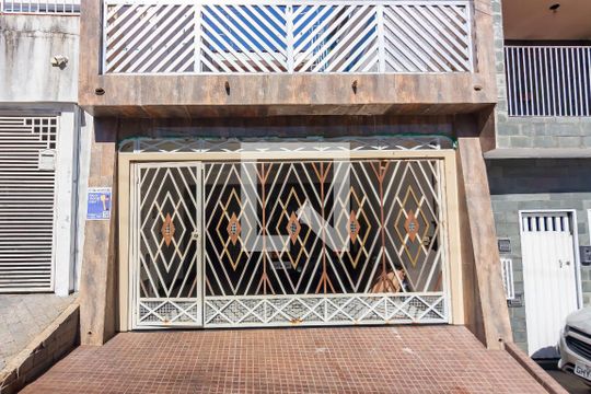 Fachada de casa à venda com 3 quartos, 125m² em Jardim Roberto, Osasco