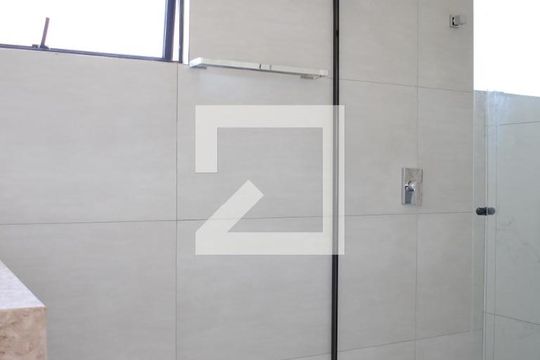 Banheiro Suíte de casa de condomínio para alugar com 3 quartos, 137m² em Xaxim, Curitiba