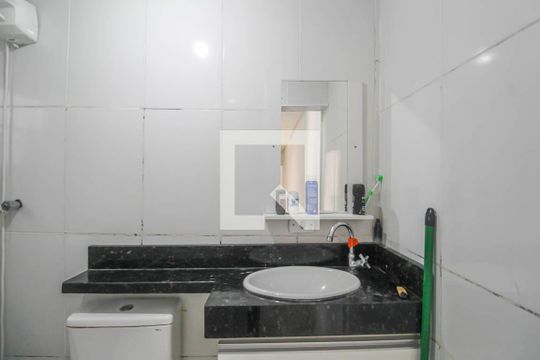 Banheiro de casa de condomínio à venda com 2 quartos, 75m² em Jardim Santa Adélia, São Paulo