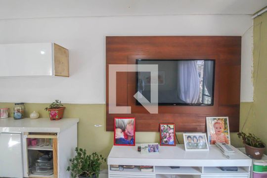 Sala de casa de condomínio à venda com 2 quartos, 75m² em Jardim Santa Adélia, São Paulo