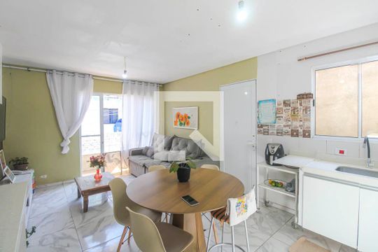 Sala de casa de condomínio à venda com 2 quartos, 75m² em Jardim Santa Adélia, São Paulo