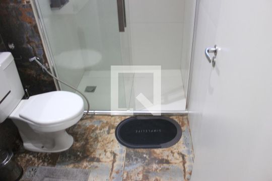 Banheiro de apartamento à venda com 2 quartos, 43m² em Jardim Las Vegas, Guarulhos