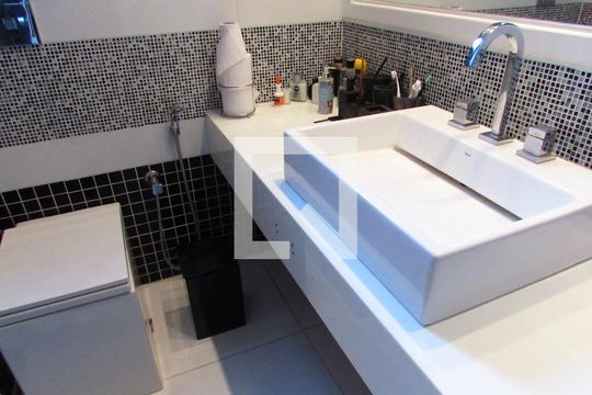 Banheiro da Suíte 3 de apartamento à venda com 4 quartos, 280m² em Vila Morumbi, São Paulo