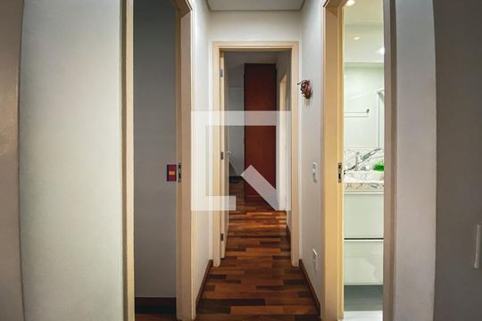 Corredor de apartamento para alugar com 2 quartos, 58m² em Jardim Bonfiglioli, São Paulo